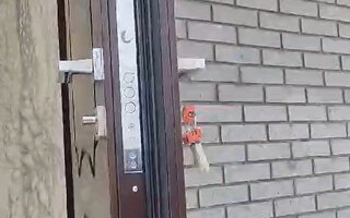 фурнитура металлической двери с терморазрывом