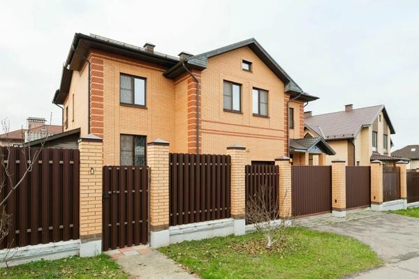 стальные двери для загородного дома в Голицыно