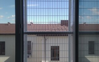 решетка на окно для выгула котов 